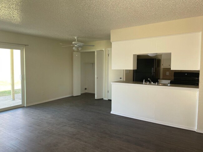 Building Photo - 1407 Glen Oaks Ct