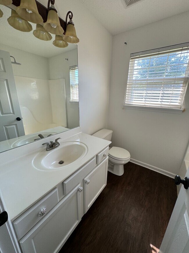 Building Photo - Single Family Home - Available For Rent!