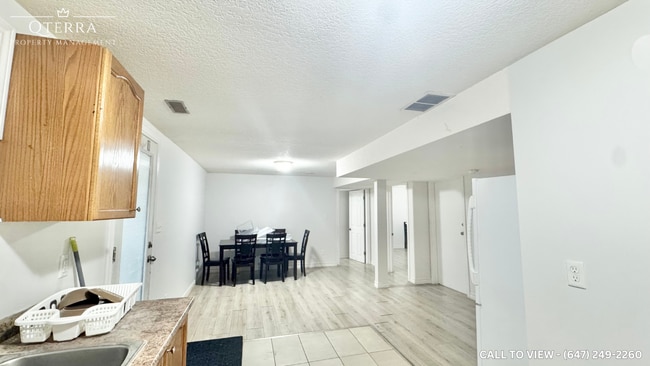Building Photo - 11 Saddlewood Dr