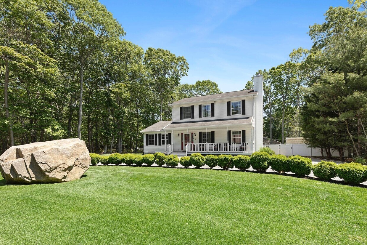 Primary Photo - 9 White Birch Dr