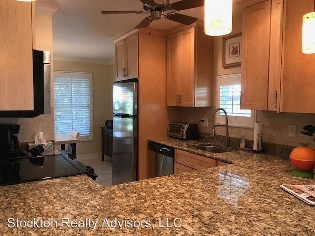 Building Photo - 2 br, 1.5 bath House - 589 Sutton Place