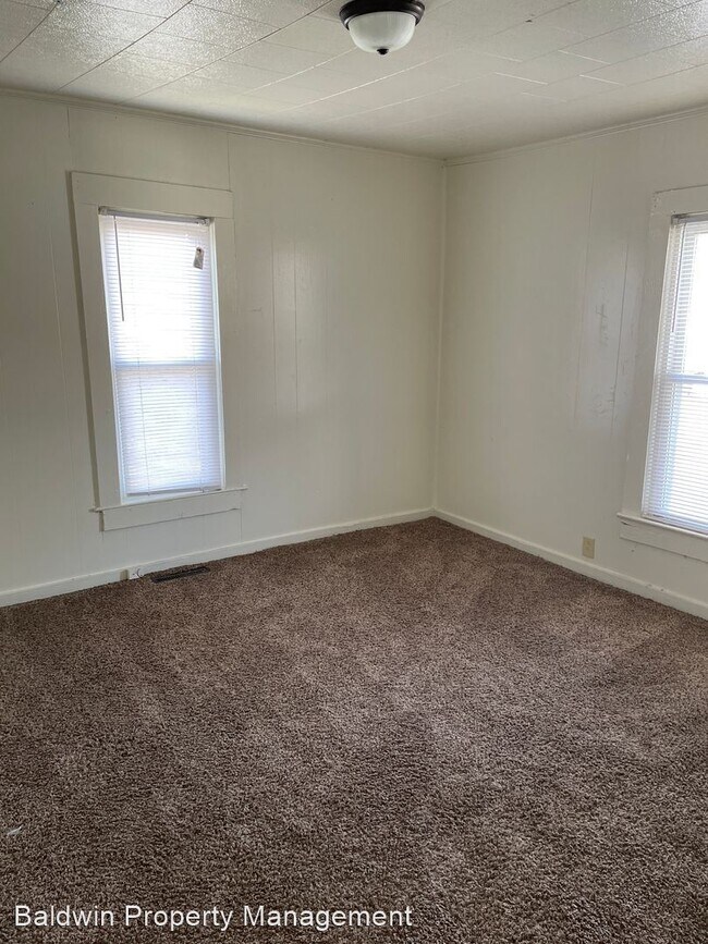 Building Photo - 2 br, 1 bath House - 842 W TWELFTH STREET