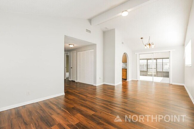Building Photo - 601 Highview Terrace S
