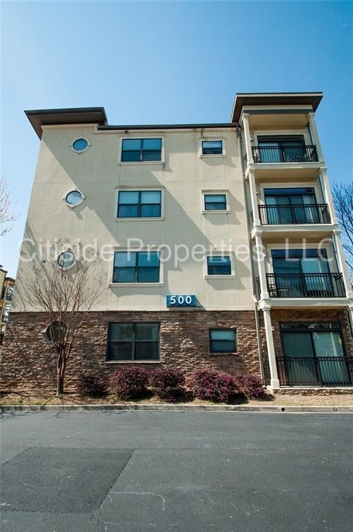 Wonderful 2/2 Condo On Cheshire Bridge Rd! Apartment for Rent in