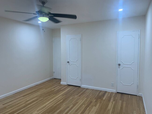 Foto del edificio - 1193 E 56th St