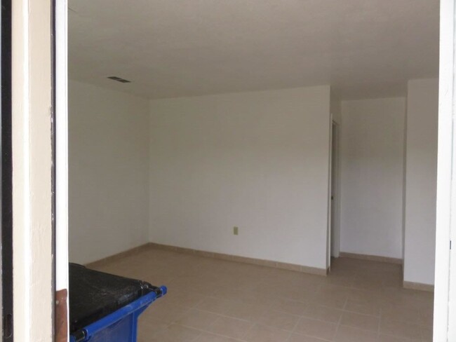 Foto del edificio - 2218 Little Walnut Rd