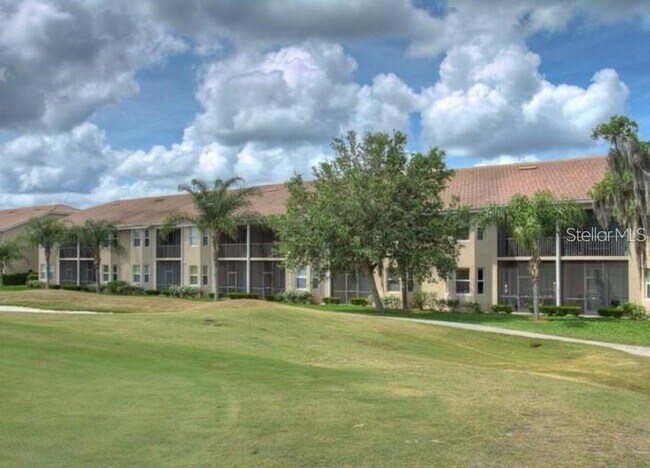 Foto del edificio - 803 Fairwaycove Ln