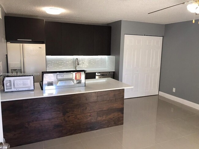 Building Photo - 637 Executive Center Dr