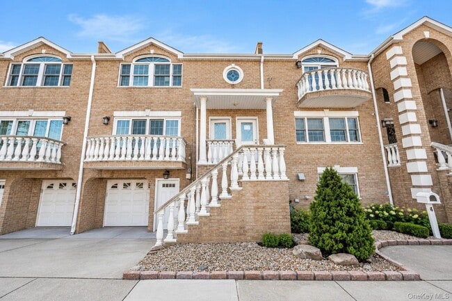 Building Photo - 6 Pell Pl