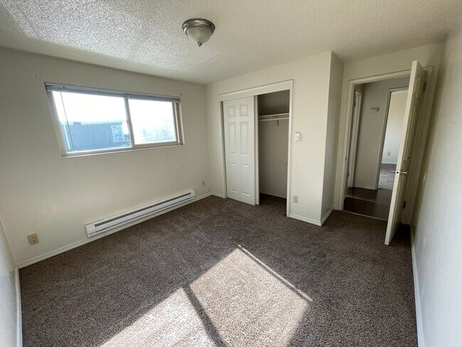 Foto del edificio - Updated 2-Bed with Washer/Dryer, Dishwasher