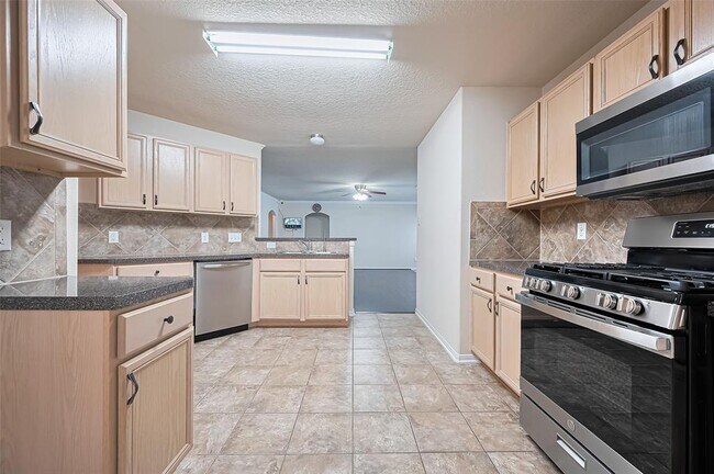 Building Photo - 3138 Apple Dale Dr