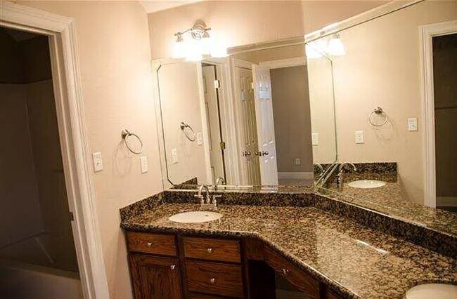 Foto del edificio - 13 Stonebrook Ct