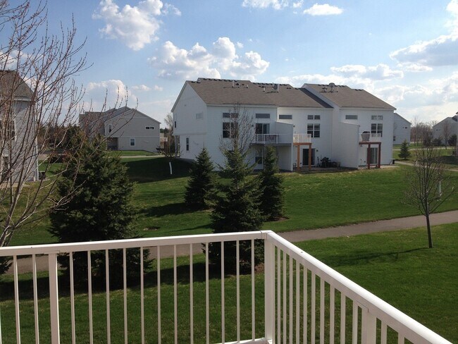 Foto del edificio - Great location *3bd*2.5Bth End Unit Townhome Avail July 1 2026