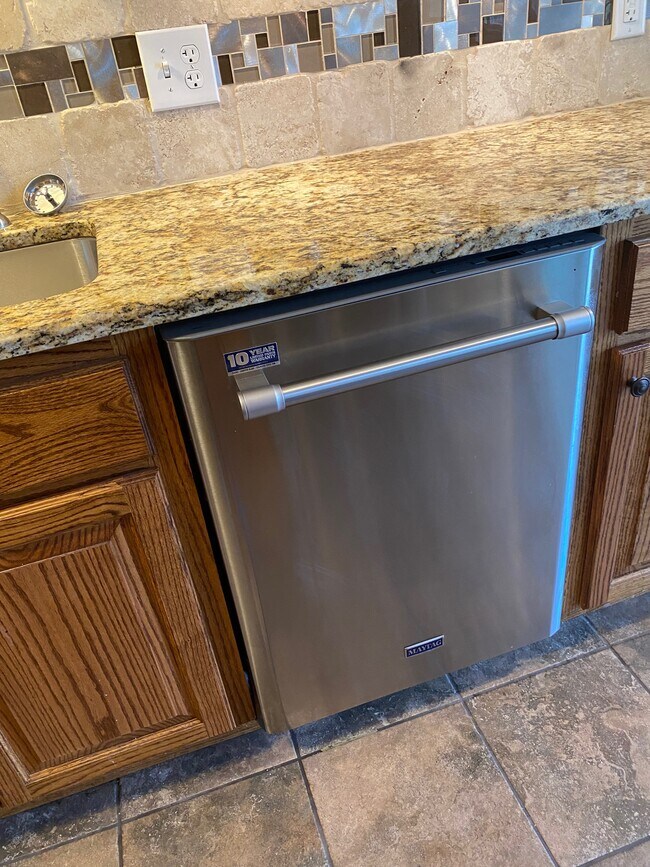 Dishwasher - 1809 SW Sunset St