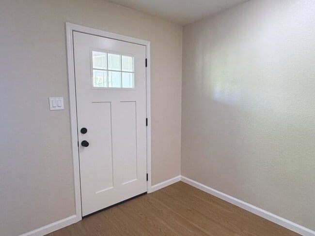 Foto del edificio - Cute 3 Bedroom Home Close to Shopping