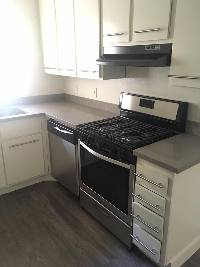 Interior Photo - 6545 Hazeltine Ave. Van Nuys, CA. 91401