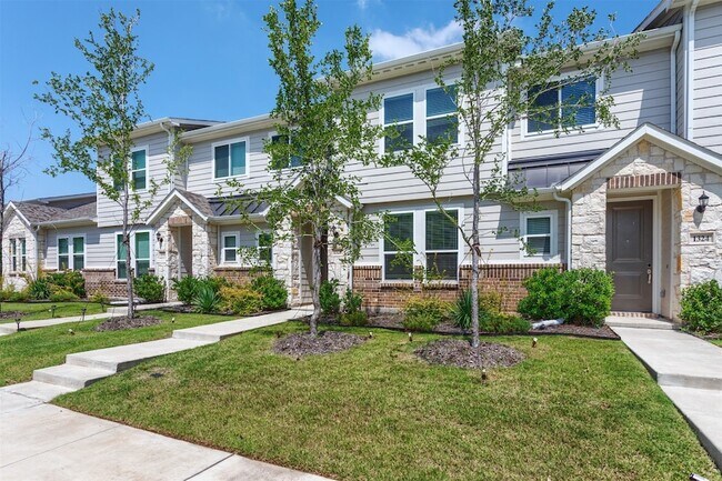 Foto del edificio - 1328 Creekbank Dr