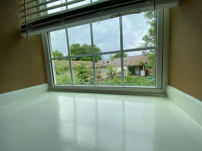 Building Photo - 5002 Blue Spruce Cir