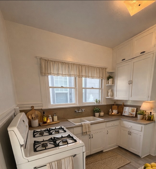 Building Photo - 127 S B St