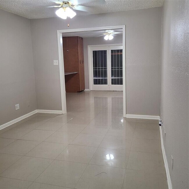 Foto del edificio - 13001 Nyack Dr