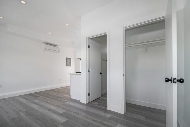 Building Photo - 1217 9th St