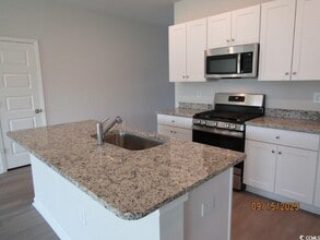 Building Photo - 905 Vernal Pl