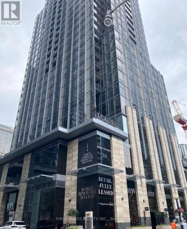 Building Photo - 11-4811 Yorkville Ave
