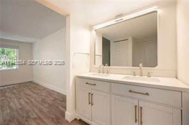 Building Photo - 1 Alhambra Cir