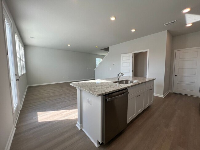 Building Photo - Surfside Beach - 3 bedroom / 2.5 Bathroom Home