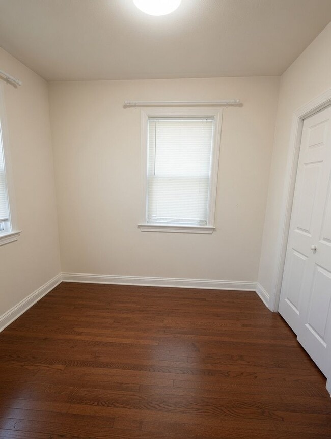 Building Photo - Charming 4 Bedroom-No Broker Fee