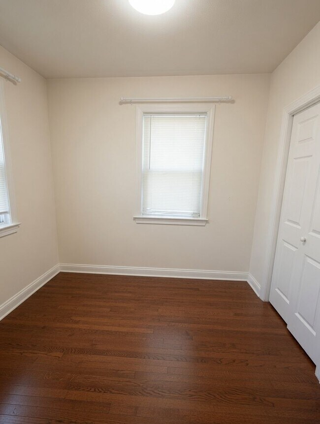 Foto del edificio - Charming 4 Bedroom-No Broker Fee