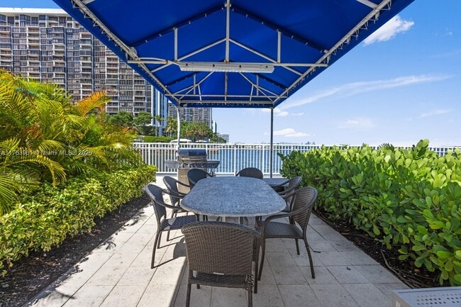 Building Photo - 2101 Brickell Ave
