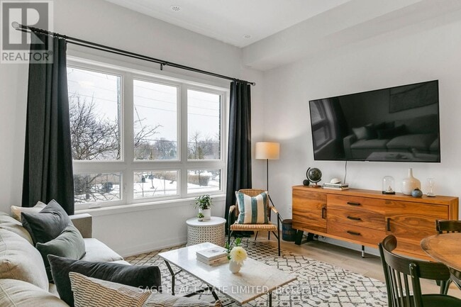 Photo du bâtiment - 3686-3686 St Clair Ave E
