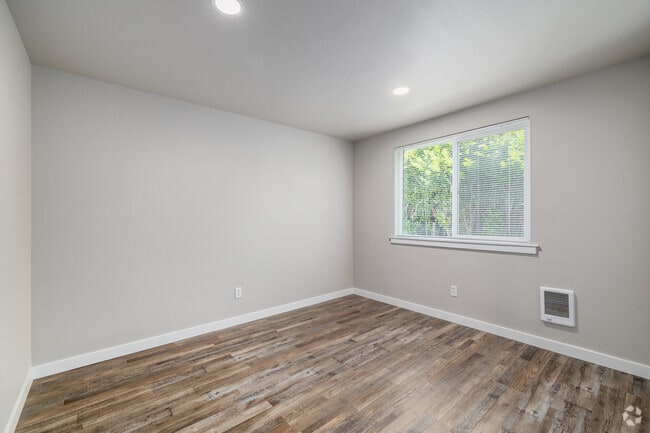 2BR, 1BA - 656SF - Bedroom - 1126 Sleater Kinney Rd SE
