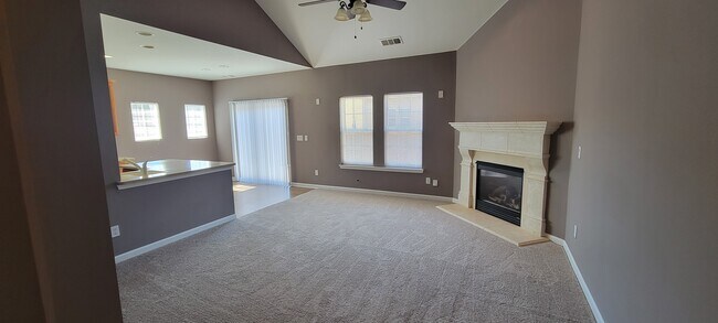 Building Photo - 7766 Parkside Dr