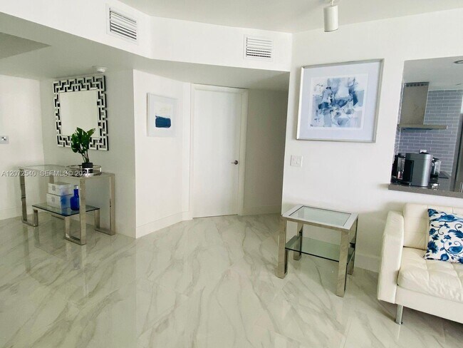 Foto del edificio - 16445 Collins Ave