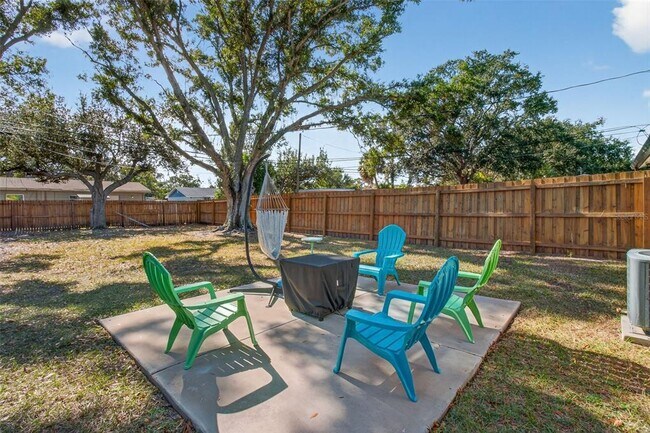 Foto del edificio - 3118 Pine Tree Ave