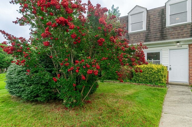 Photo - Newly Renovated Three Bedroom house in Par...