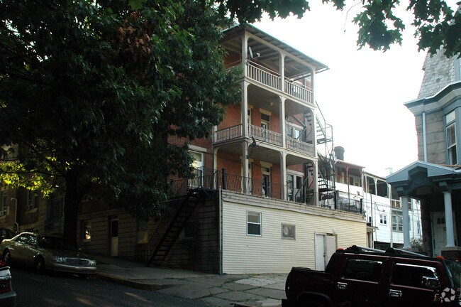 Foto del edificio - 130 Clymer St