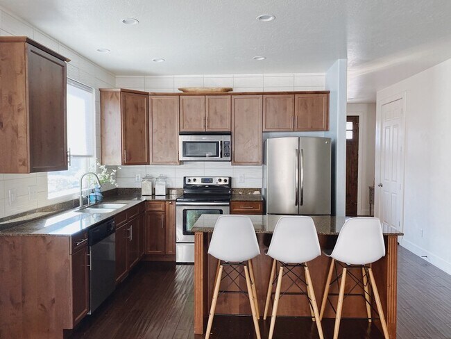 Building Photo - 2750 Augusta Dr