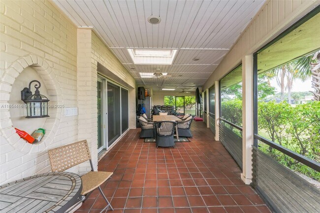 Foto del edificio - 5706 S Travelers Palm Ln
