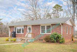 Building Photo - 247 Pleasant Meadow Ln