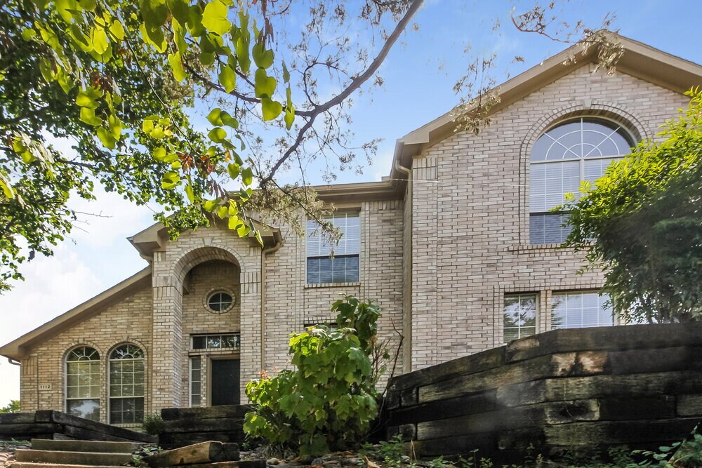 Primary Photo - 1112 Canyon Ridge Dr