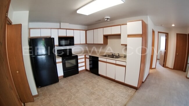 Building Photo - 6430 Creekside Dr NE