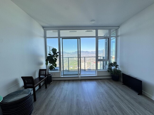 Photo du bâtiment - 13350 Central Ave