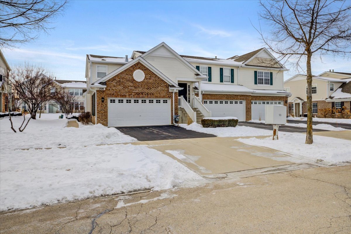 1574 Millbrook Dr, Algonquin, IL 60102 Townhome Rentals in Algonquin