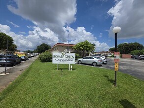 Building Photo - 12811 SW 43rd Dr