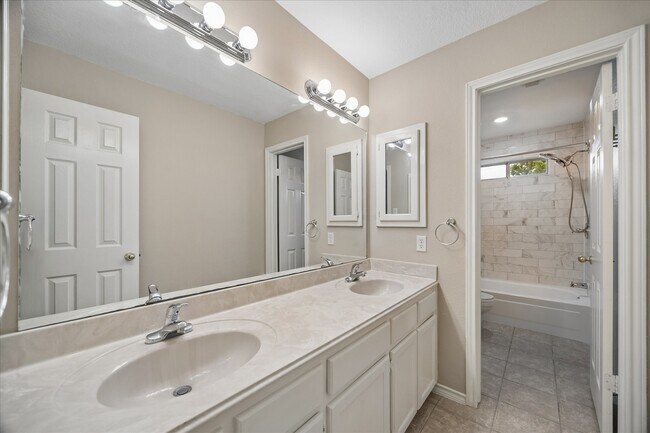 Foto del edificio - 16715 Colony Terrace Dr