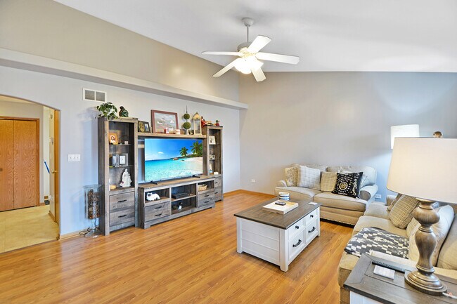Building Photo - 1749 Waters Edge Dr