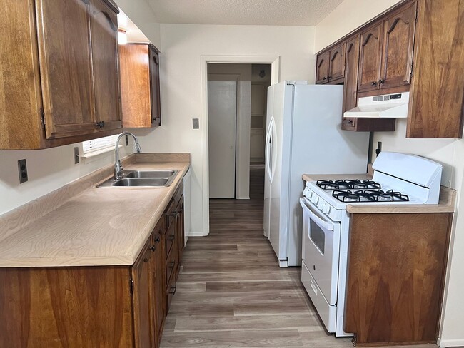 Building Photo - 3 Br, 1.75 Ba, 2 living areas, den with fi...